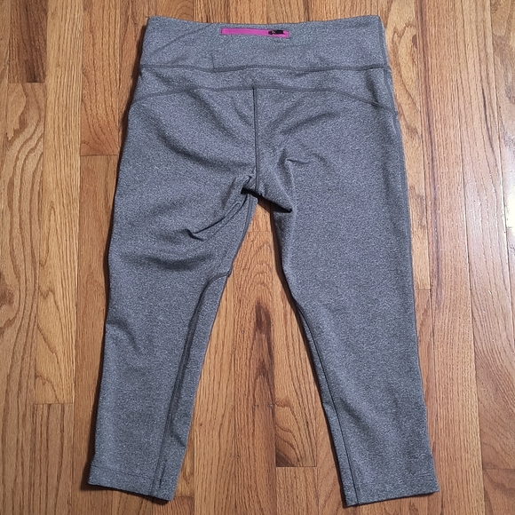 MPG Capri leggings, size medium, gray - Picture 4 of 6